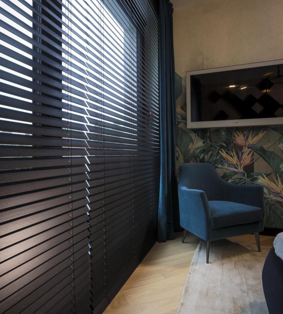 żaluzja drewniana czarna