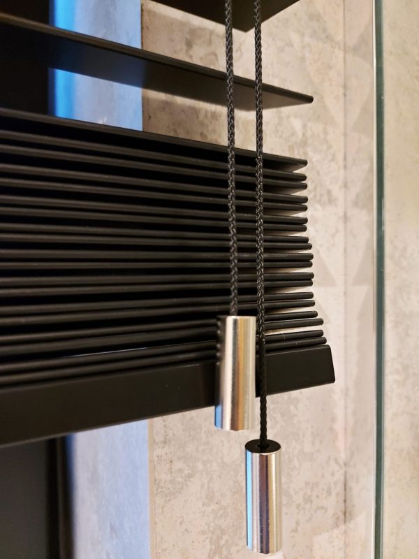 żaluzja drewniana czarna