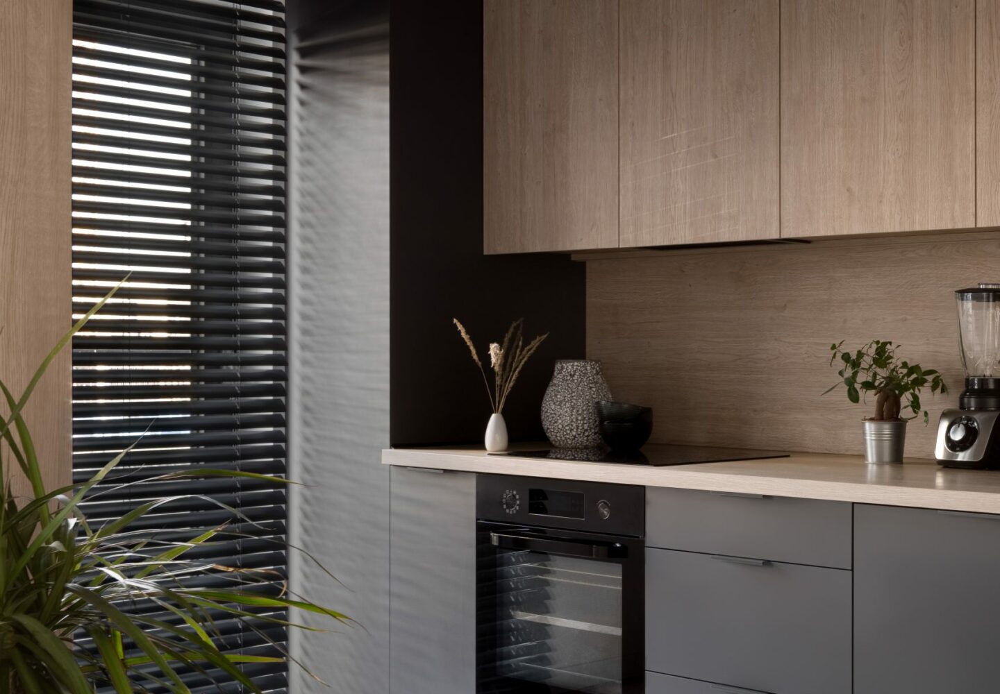 żaluzja drewniana czarna